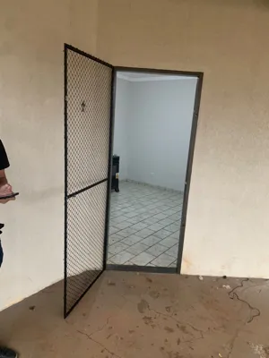 Rede de proteção branca em janela na Vila Manoel Taveira - UauTelas