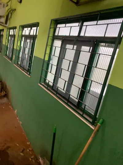 Acabamento Perfeito da Quadro de Alumínio de Tela Mosquiteira na Padaria Padarelli - UauTelas