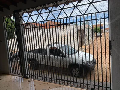 Tela Mosquiteira de Alumínio Instalada no Corredor de Serviço da Padaria Padarelli - UauTelas
