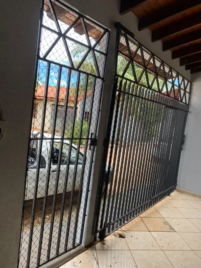 Visão Lateral da Instalação da Tela Mosquiteira na Padaria Padarelli - UauTelas